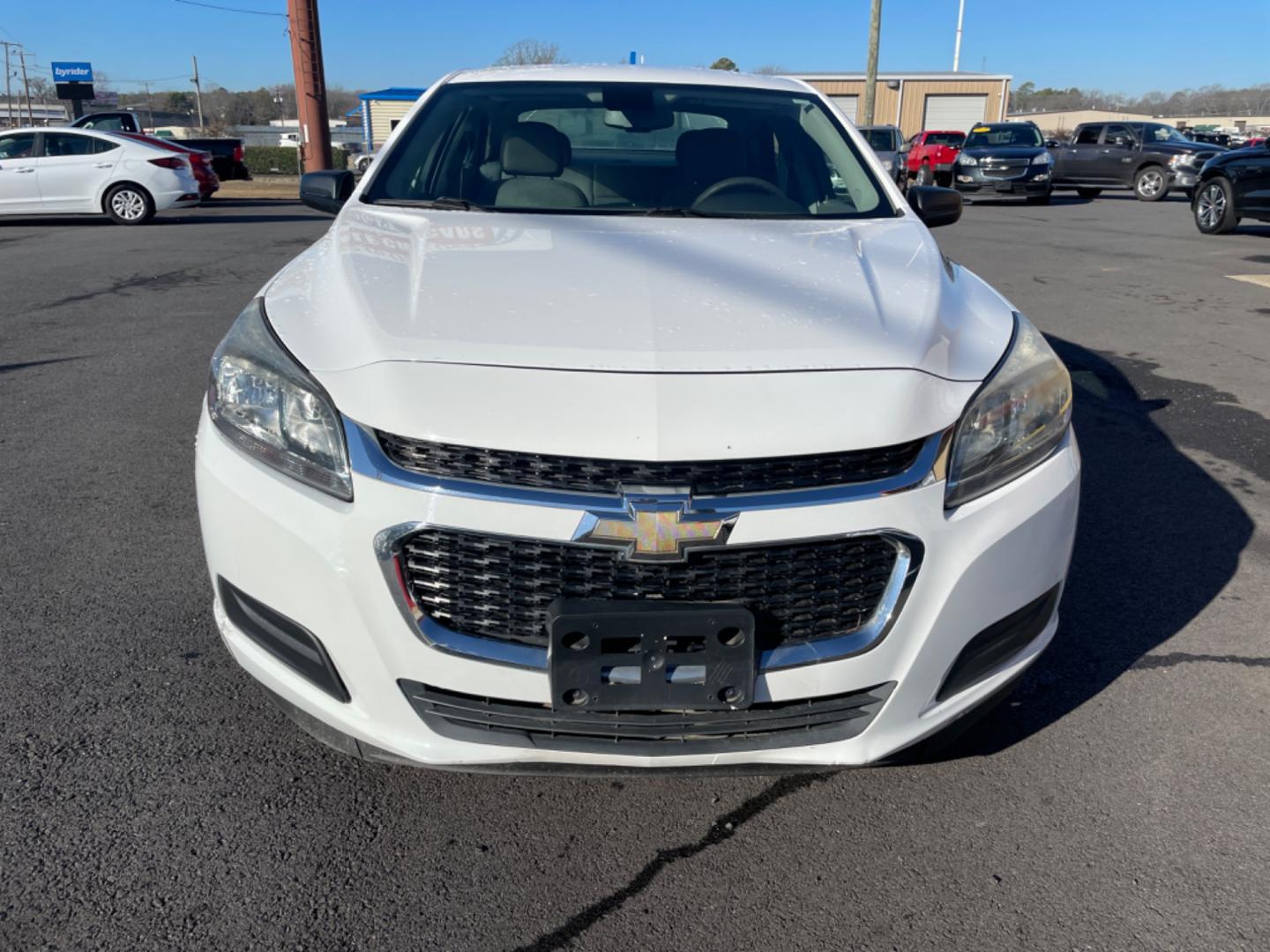 2016 White Chevrolet Malibu Limited (1G11B5SA1GF) with an 4-Cyl, 2.5 Liter engine, Auto, 6-Spd w/OD and Man Md transmission, located at 8008 Warden Rd, Sherwood, AR, 72120, (501) 801-6100, 34.830078, -92.186684 - Photo#2